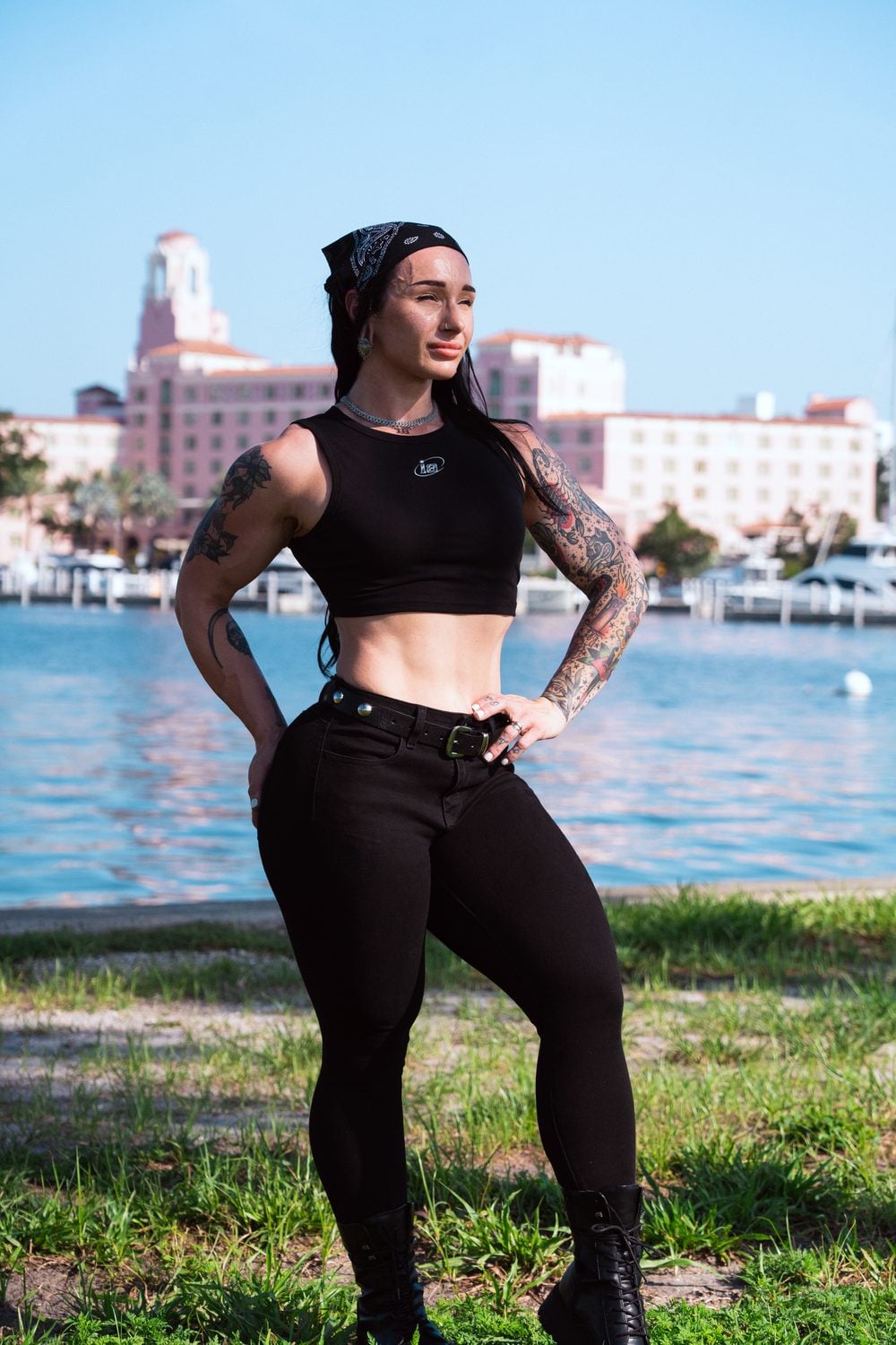 Women's Tight Crewneck Crop Tank in Black